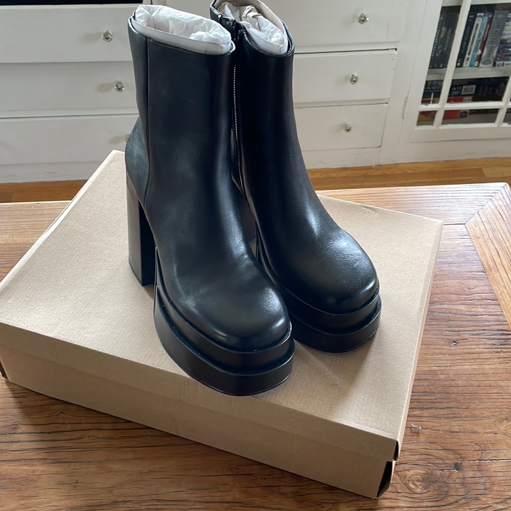 Steve Madden “Cobra” black platform booties